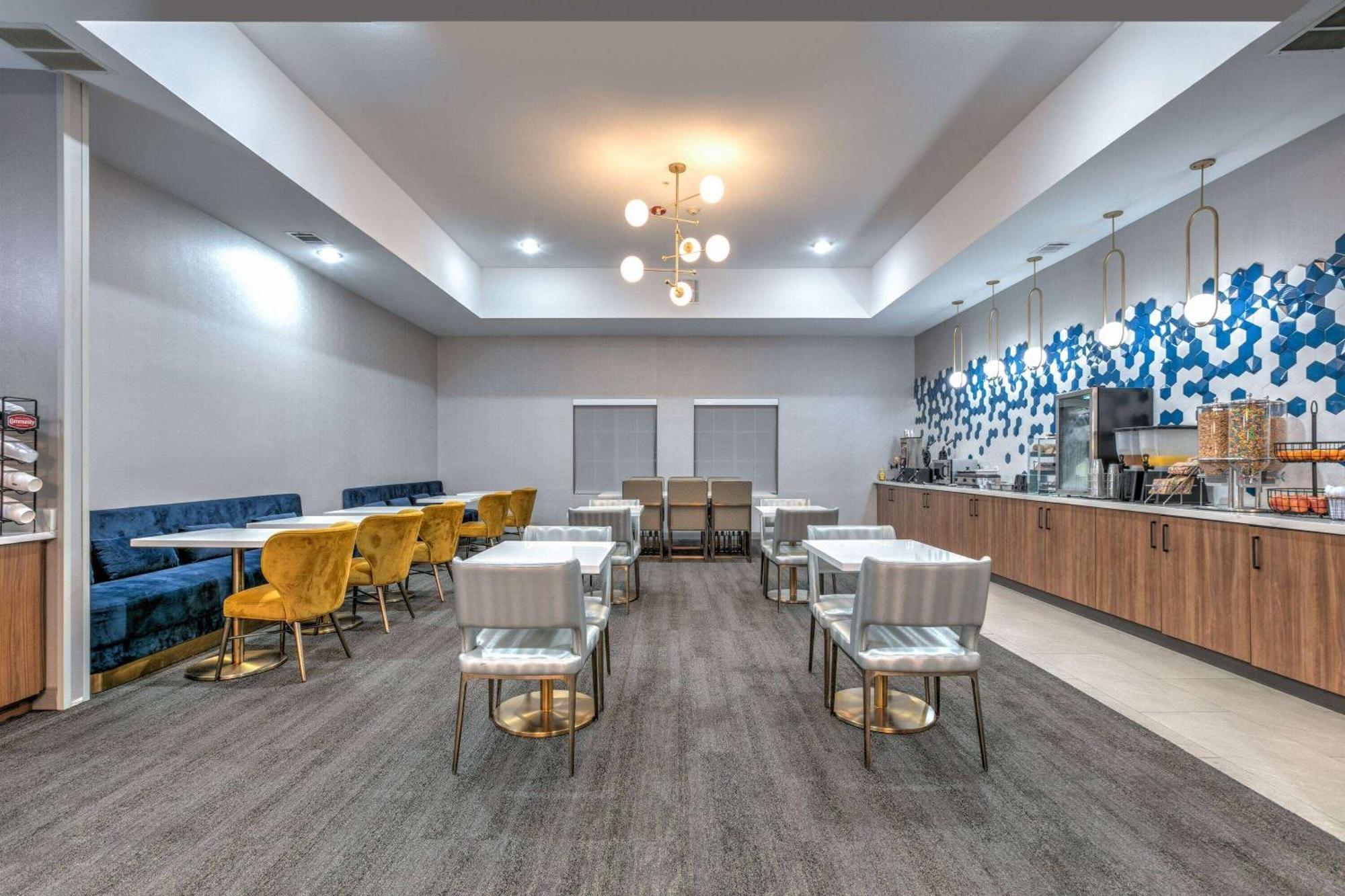 La Quinta By Wyndham Decatur Hotell Exteriör bild