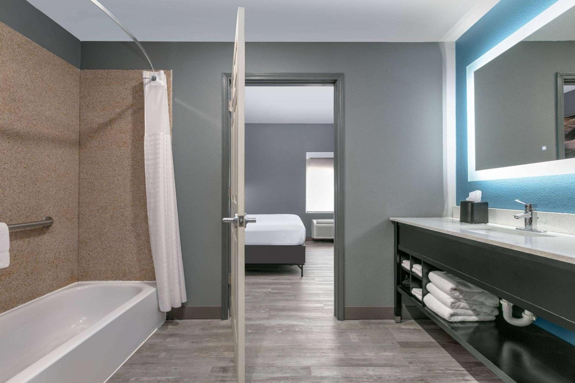 La Quinta By Wyndham Decatur Hotell Exteriör bild